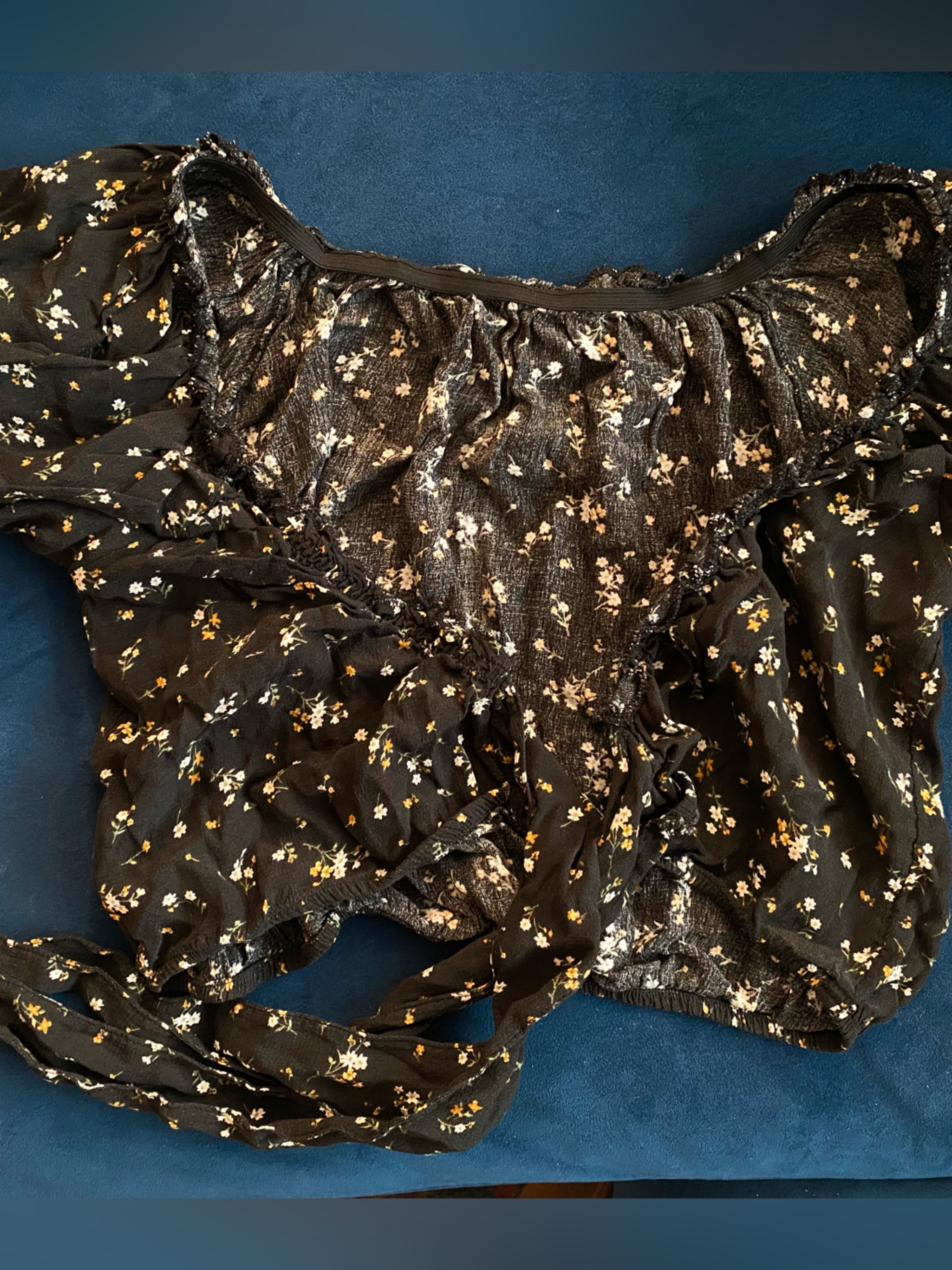 American Eagle Black Floral Smocked Women’s Top